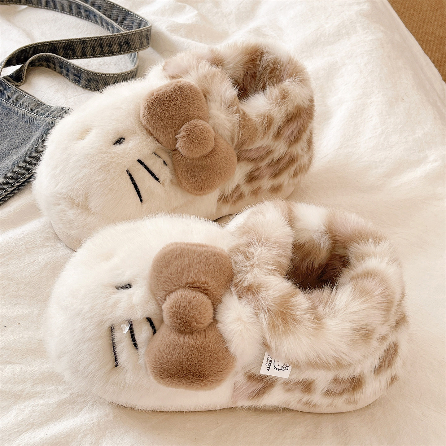 俏绘可爱蝴蝶结豹纹猫咪棉拖鞋