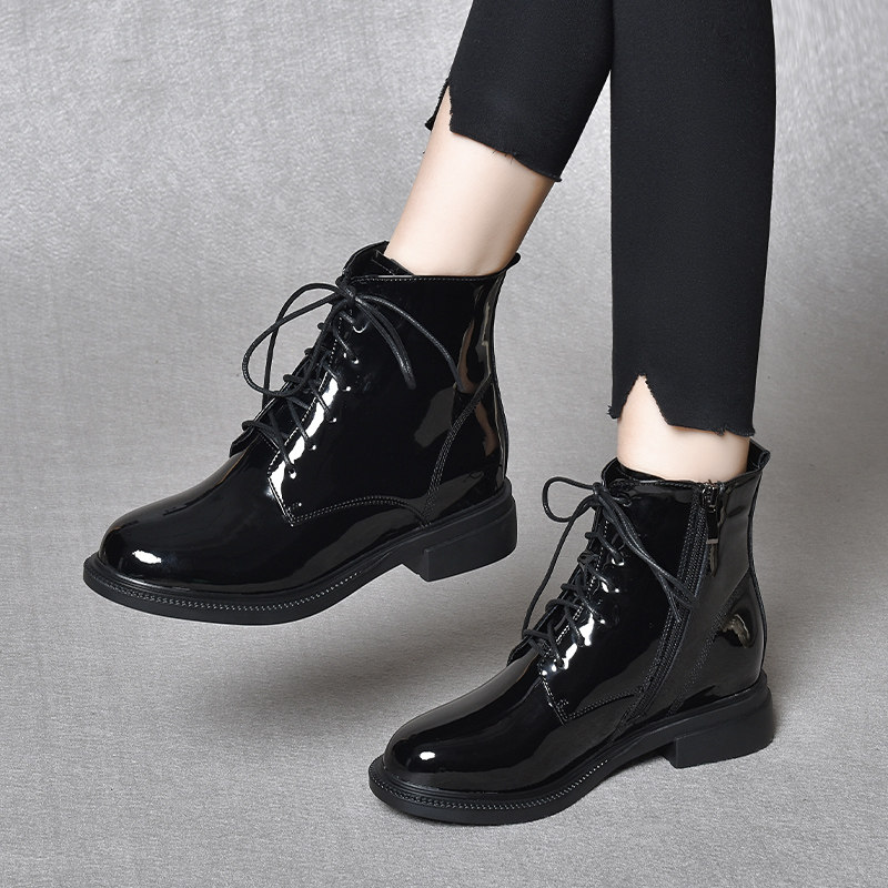 2025新款秋冬亮皮大码女鞋41一43漆皮马丁靴平底小短靴加绒真皮鞋,女鞋,马丁靴,淘宝优惠券,粉丝福利购,淘宝优惠卷