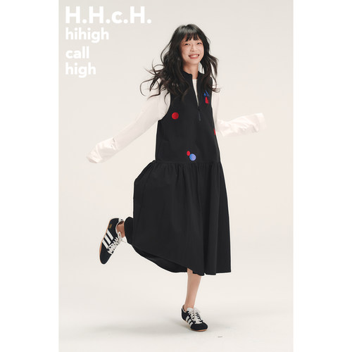 HHCH口海 AW25 彩色小房子波点绣花半开领黑色长款无袖连衣裙
