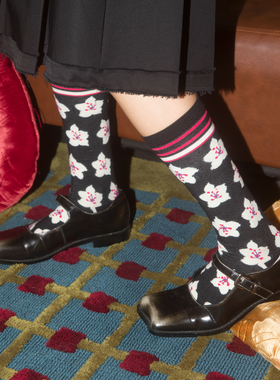 HHCH口海原创设计 樱花系列黑色提花撞色中筒棉袜