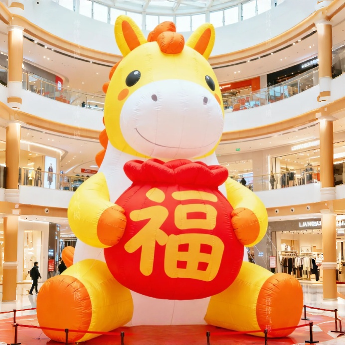 新年马抱福气模元旦景区大型商场快闪活动商业街道网红打卡拍照