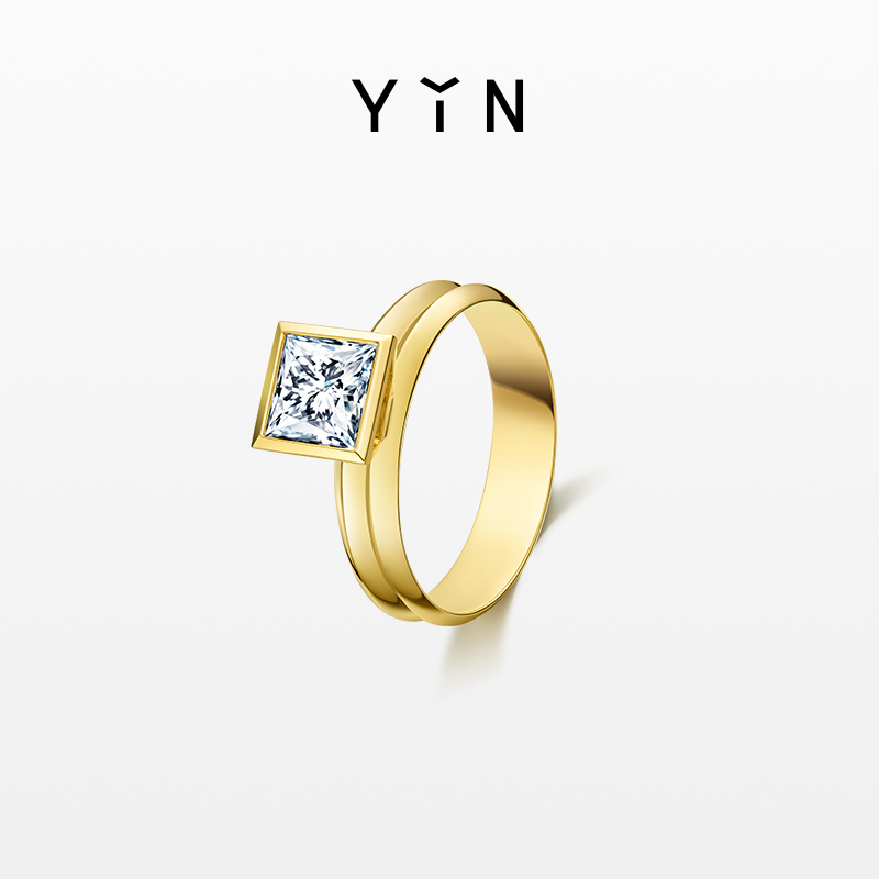 「屹」系列公主方18K金钻石戒指