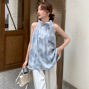 蓝色晕染挂脖背心阔腿裤女2025夏季新款清冷感气质穿搭一整套图片