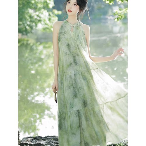 新中式女装无袖挂脖连衣裙子夏季清冷松弛感穿搭吊带绿色碎花长裙