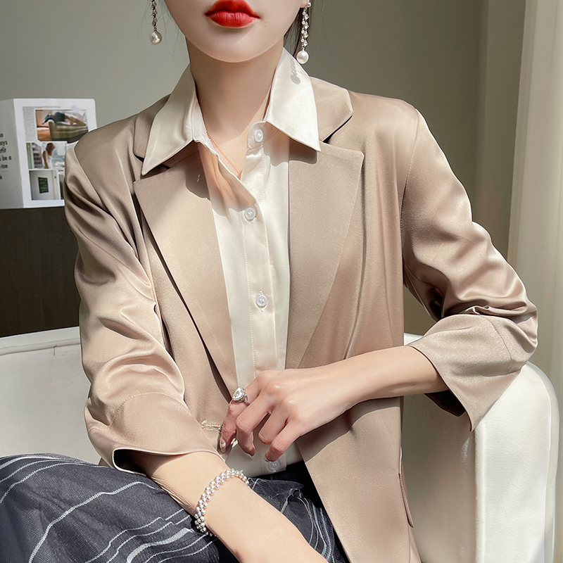 醋酸白色西装外套女高级感休闲宽松薄款秋款缎面小格子西装外搭