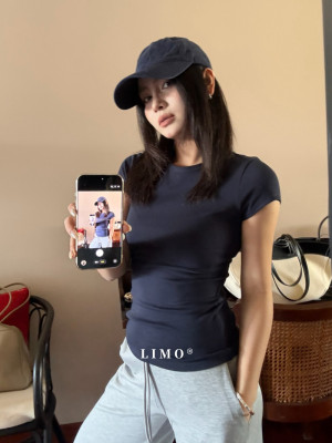 LIMO正版2026春季新款韩版洋气高级ins圆领收腰显瘦纯色短袖T恤女