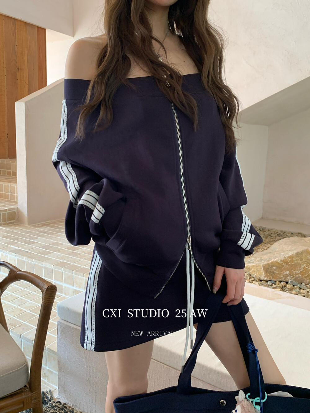 十三行2025早秋新款韩版洋气时尚辣妹一字肩条纹卫衣+半身裙套装