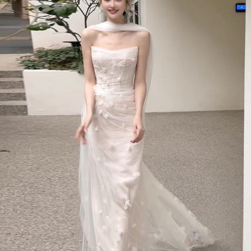 高级定制甜美森系浪漫公主风性感抹胸晨袍小众立体花瓣轻婚纱亿红