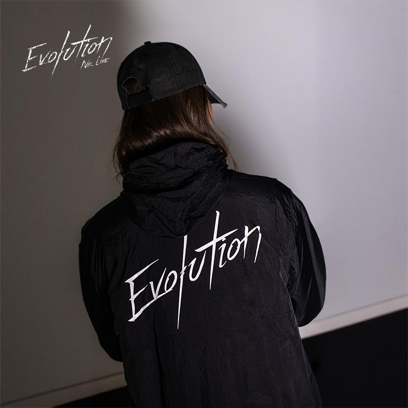 【演唱会周边】 连帽风衣黑色