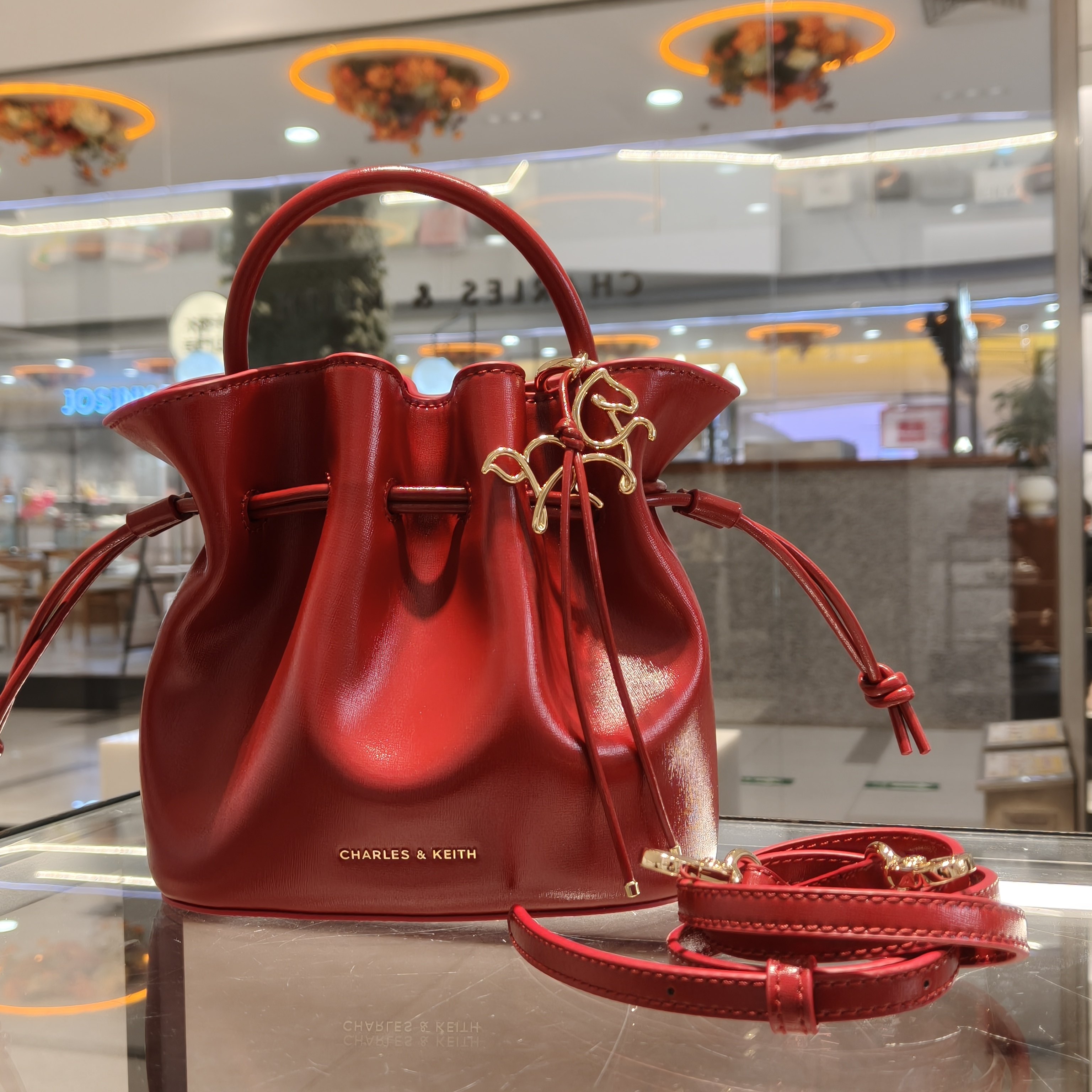 CHARLES&KEITH 26春节小ck2-10271696-A抽绳手提水桶包女包婚包,箱包皮具/热销女包/男包,通用款女包,淘宝优惠券,粉丝福利购,淘宝优惠卷