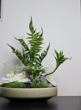 圆桌中间仿真植物转盘花艺