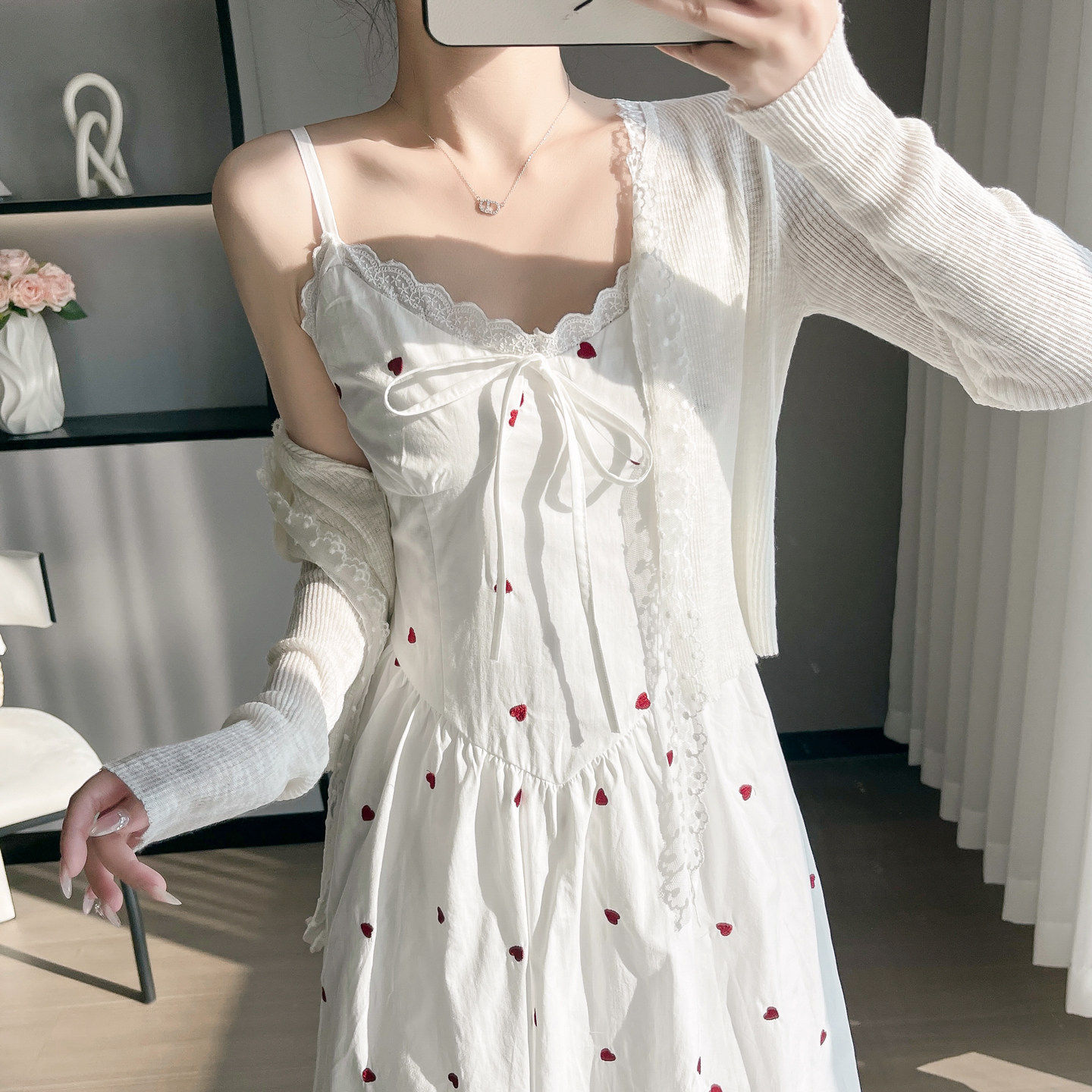 温柔风白色连衣裙女夏法式小个子长裙爱心刺绣吊带裙加开衫两件套