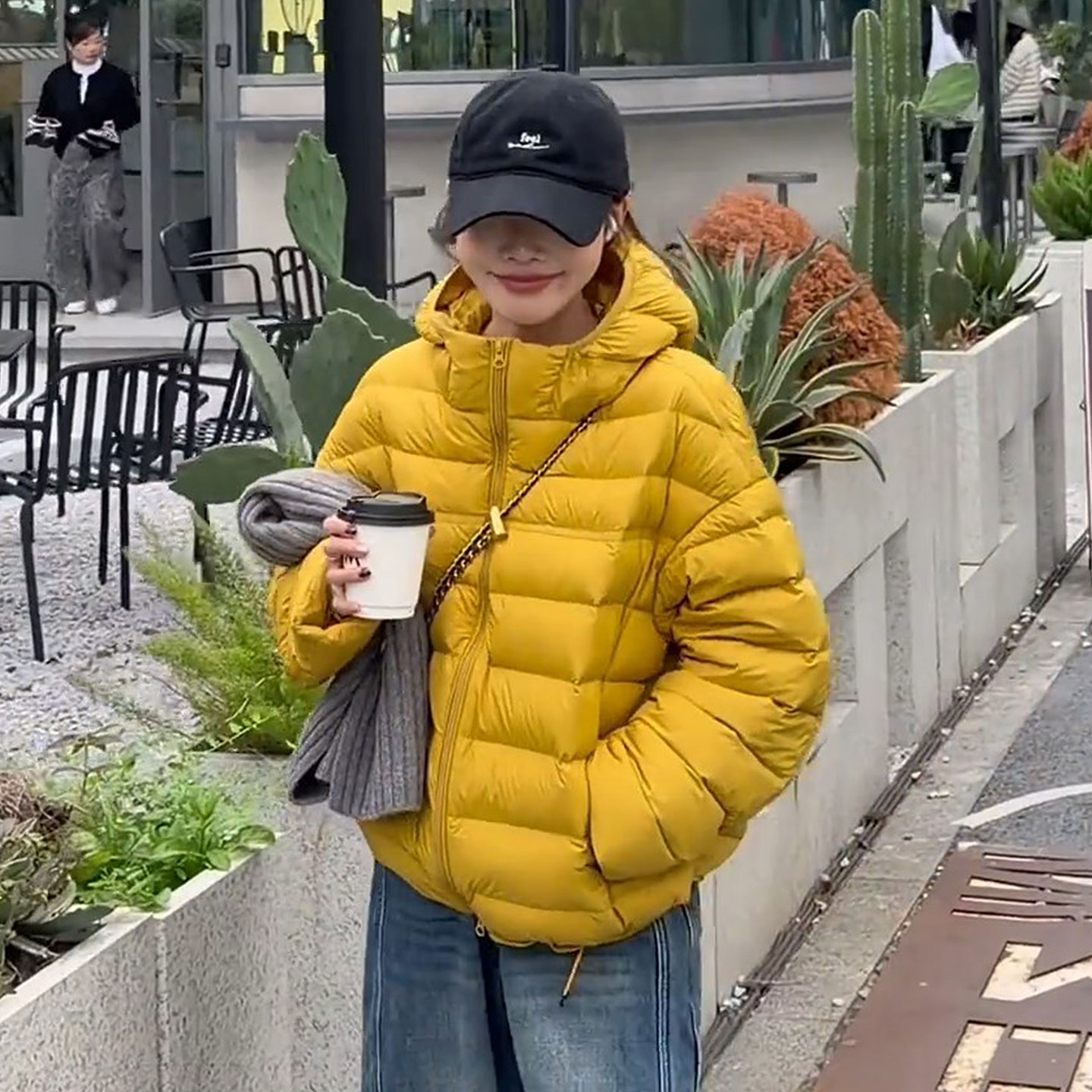 白鸭绒黄色排骨羽绒服2025冬新款巨好看连帽轻薄保暖短款外套女潮