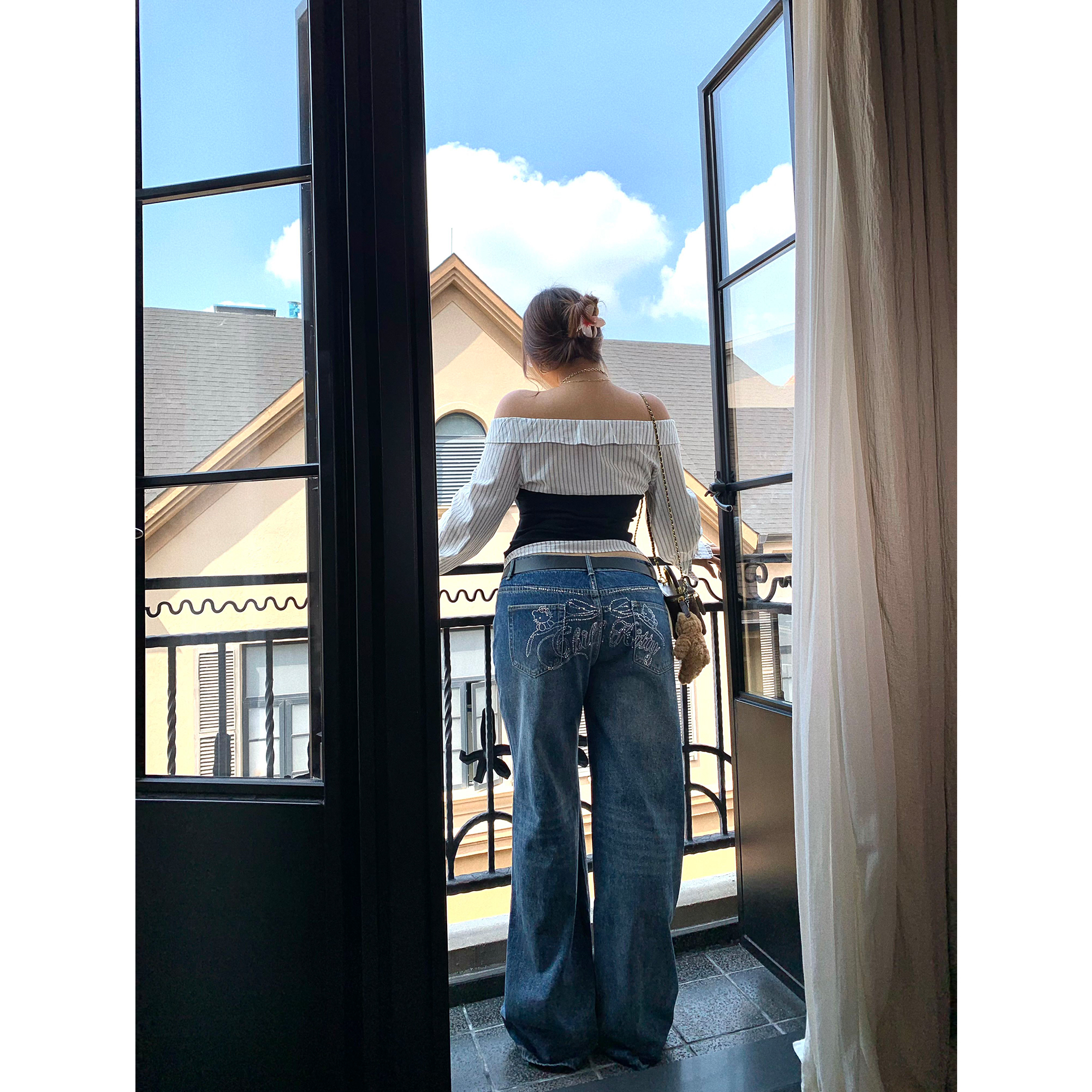 水洗复古卡通重工烫钻牛仔裤