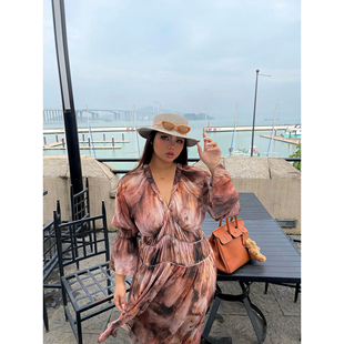 楠哥微胖mm法式性感高级感连衣裙女夏大码V领宽松海边度假长裙子