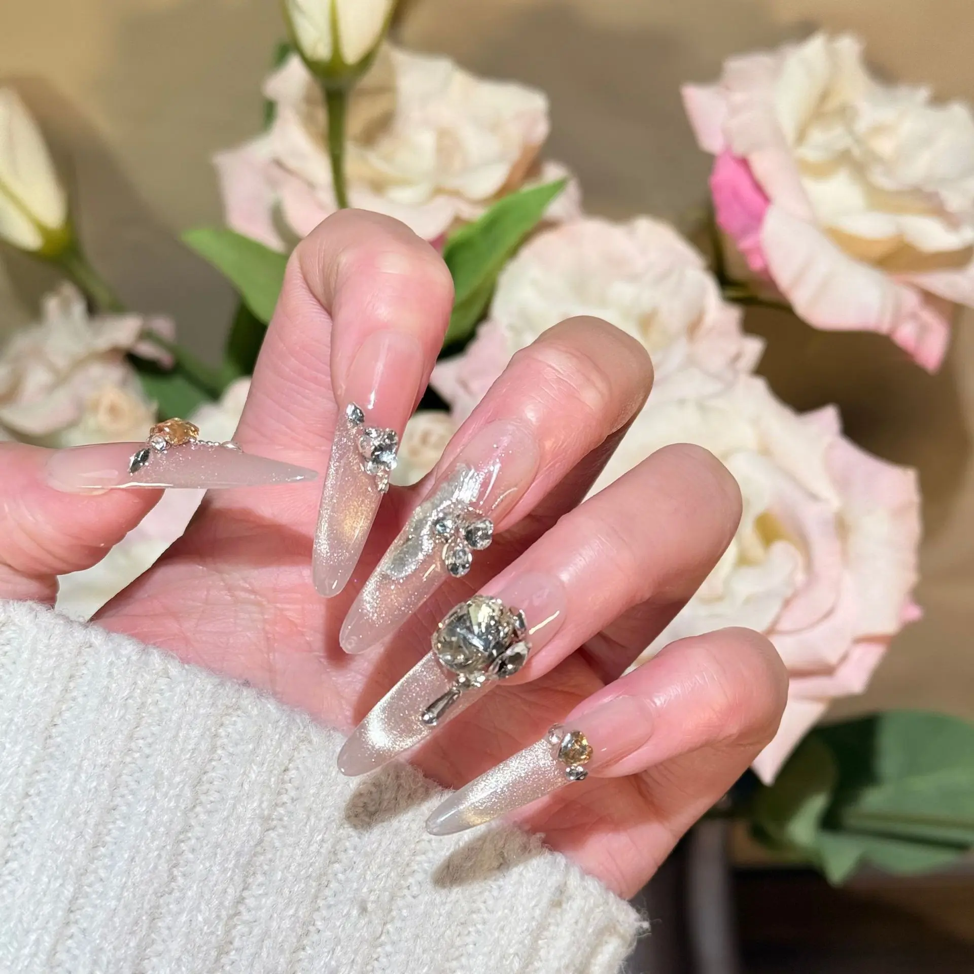 细狗原创香槟金微笑猫眼手绘魔镜粉蝴蝶拼钻钻球纯手工穿戴甲