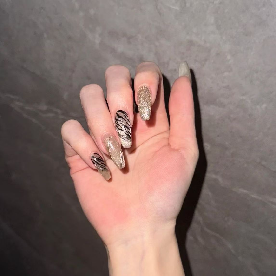穿戴甲欧美甜酷辣妹美甲猫眼手绘斑马纹显白高级感长款可拆卸美甲