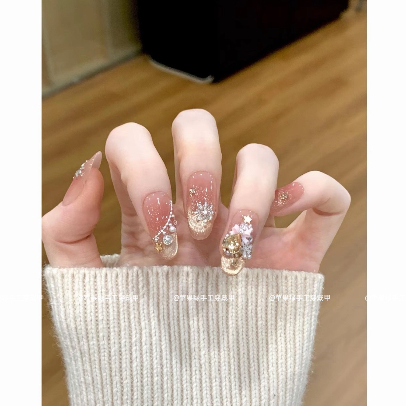 手工穿戴甲2025年圣诞新年鎏金可爱精致爆闪开运猫眼穿戴甲高级感