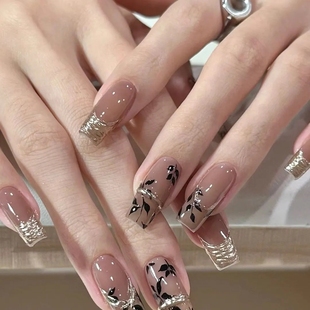 纯手工穿戴甲纯欲风秋冬新中式 清冷感鎏金线条美甲显白