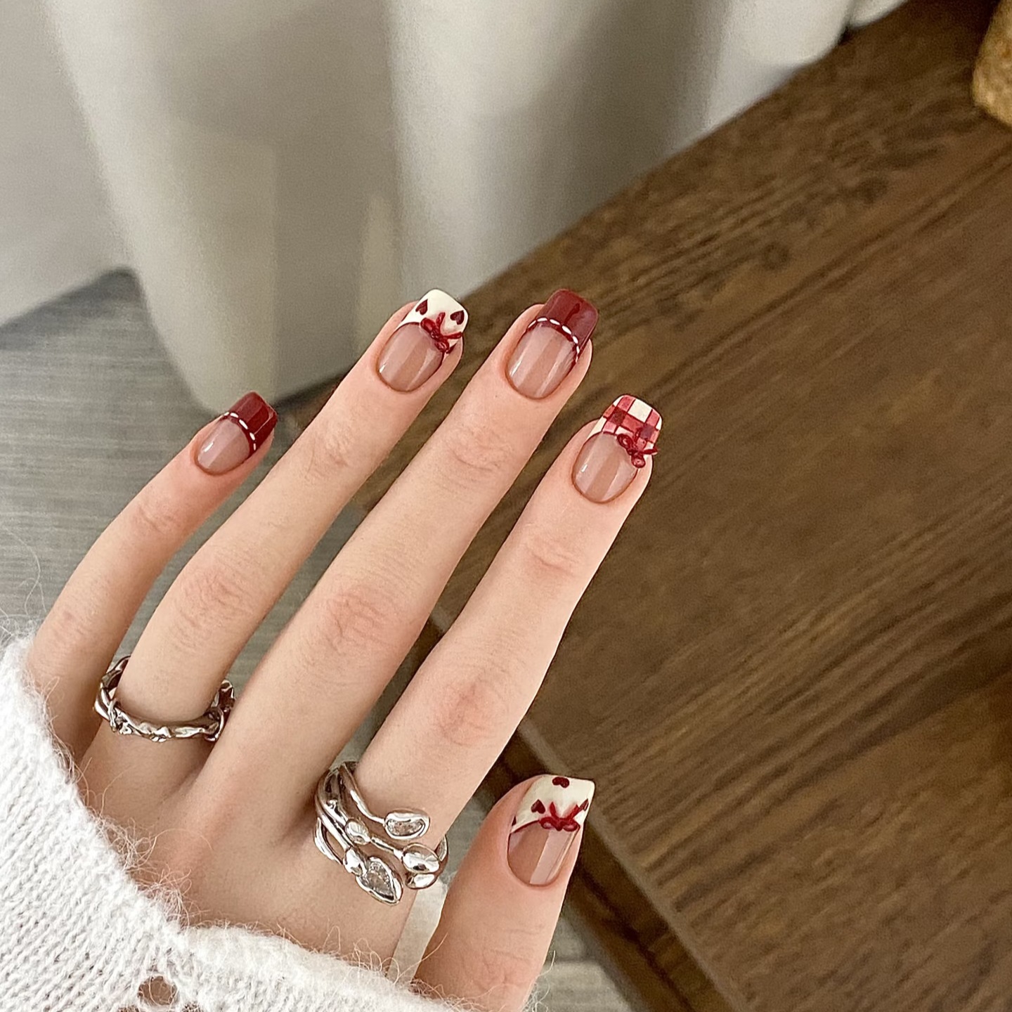 小红书爆款甜酷手绘格纹爱心蝴蝶结法式美甲气质显白短款美甲