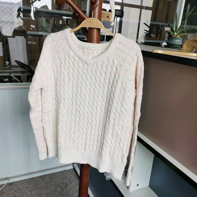 SOFT AND CUTE WOMENS PAJAMAS TOPS CASUAL LOUNGEWEAR LONG-SLEEVED V. NECKS CAN BE WORN OVER SPRING AUTUMN AND WINTER TOPS