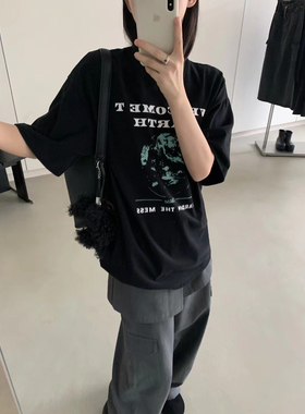 秋冬新款韩国aboutmoon磨毛土星地球印花字母短袖T恤女均码