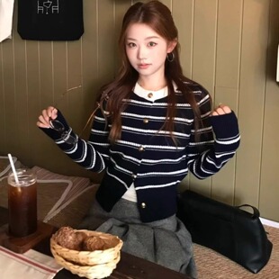 小香风条纹撞色针织开衫女秋冬新款学院风气质宽松百搭毛衣外套潮