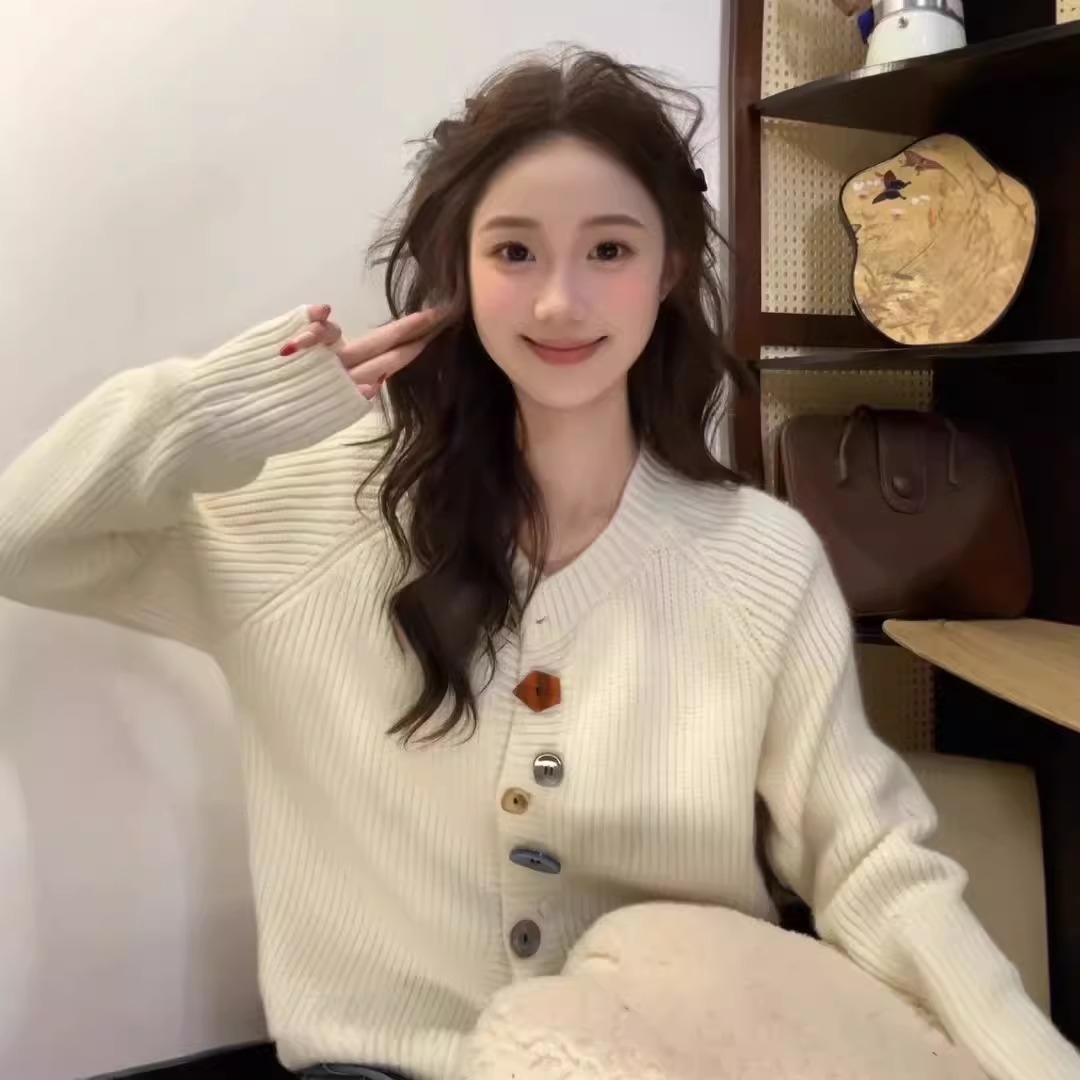 韩系温柔风彩色纽扣针织开衫