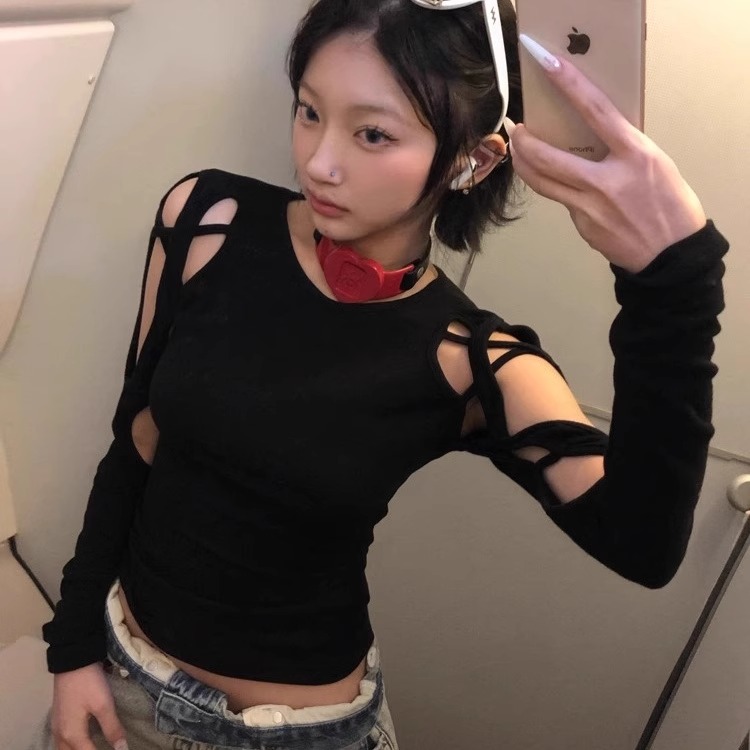 性感辣妹黑色镂空露肩长袖T恤