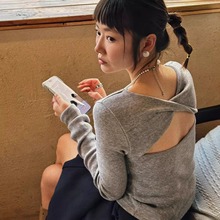 韩系灰色扭结露背长袖t恤女秋冬内搭打底衫设计感巨好看修身上衣
