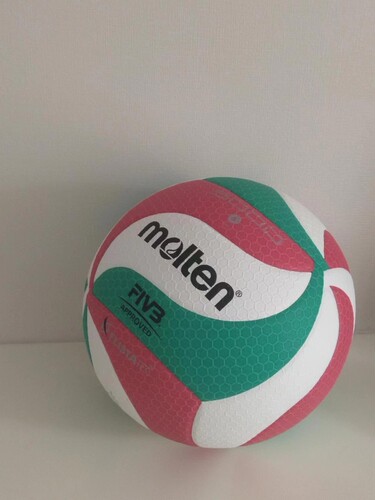 摩腾排球5000，柔软手感好，大学生比赛用球，FIVB官方认证用球。