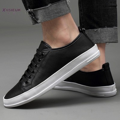 2025新款黑面白底板鞋男青年