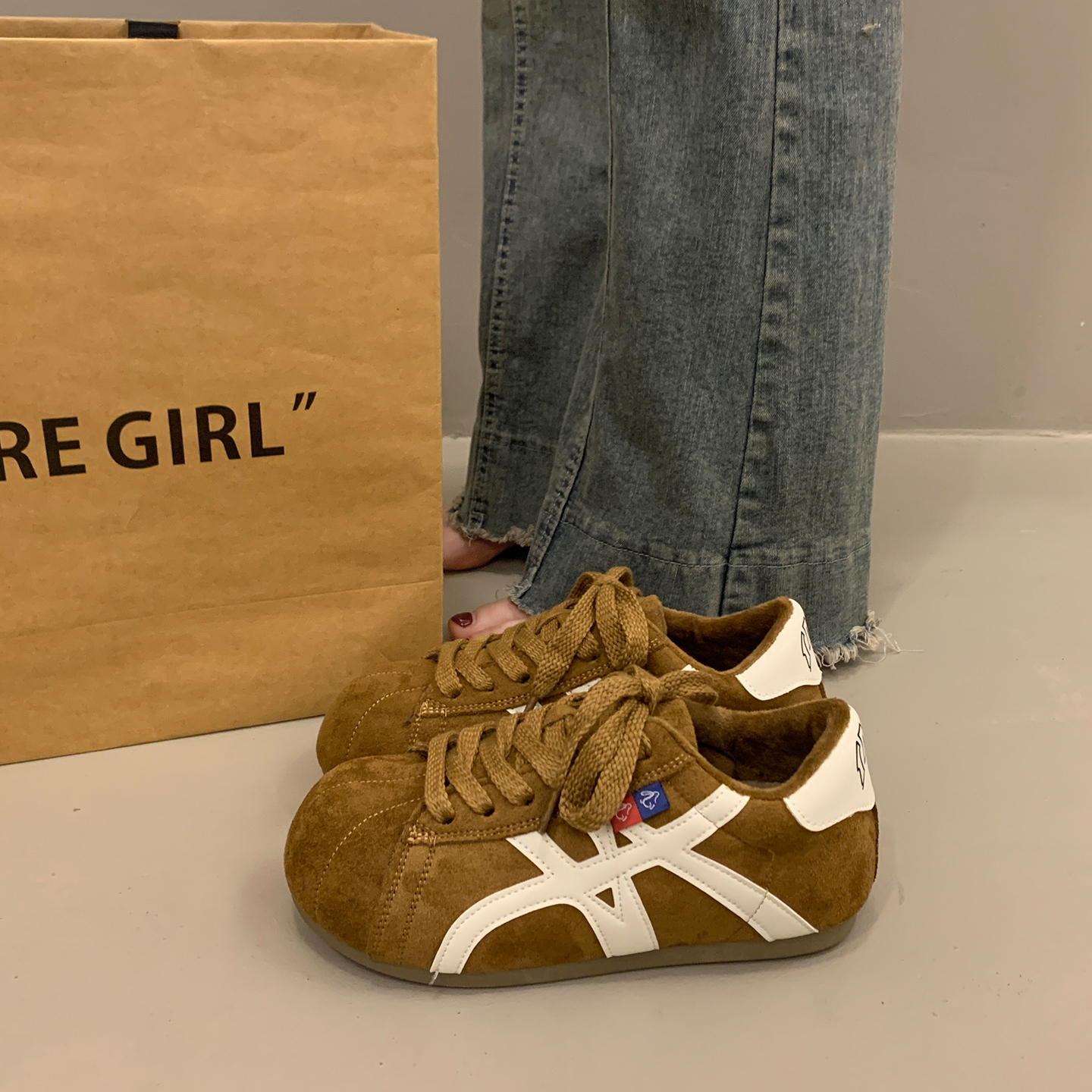 小众轻便板鞋女秋冬季百搭面包鞋