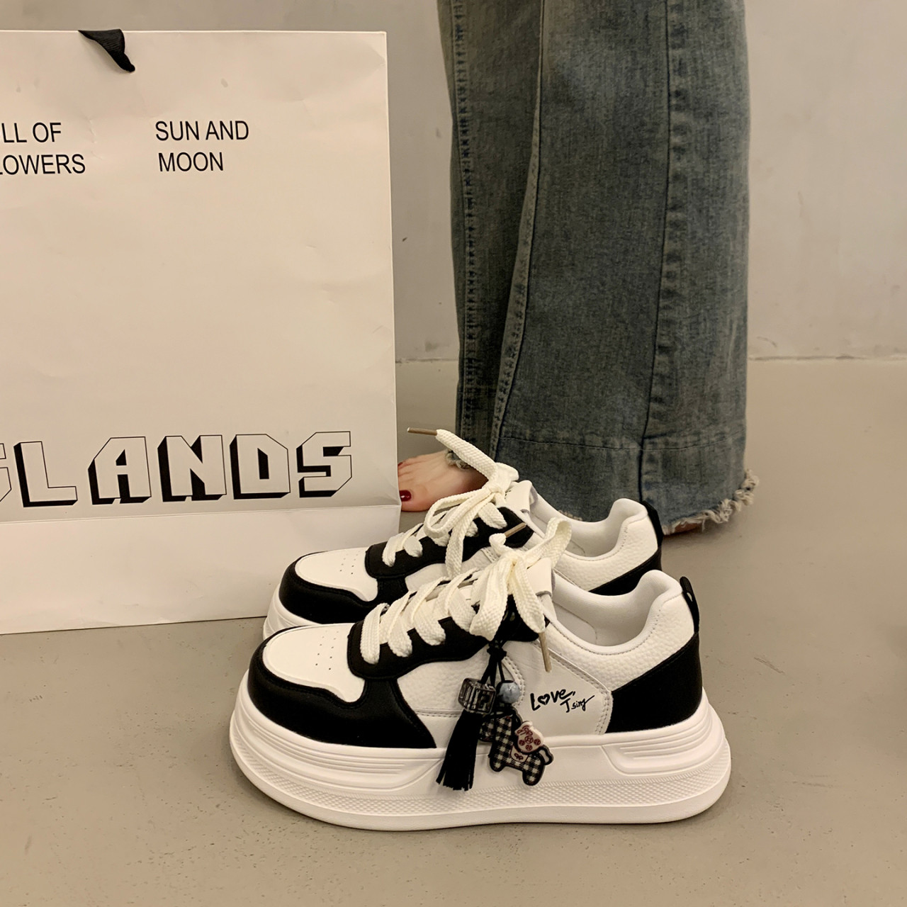 高级感百搭厚底小白鞋女春季小众板鞋2026超火新款运动休闲面包鞋,女鞋,休闲板鞋,淘宝优惠券,粉丝福利购,淘宝优惠卷