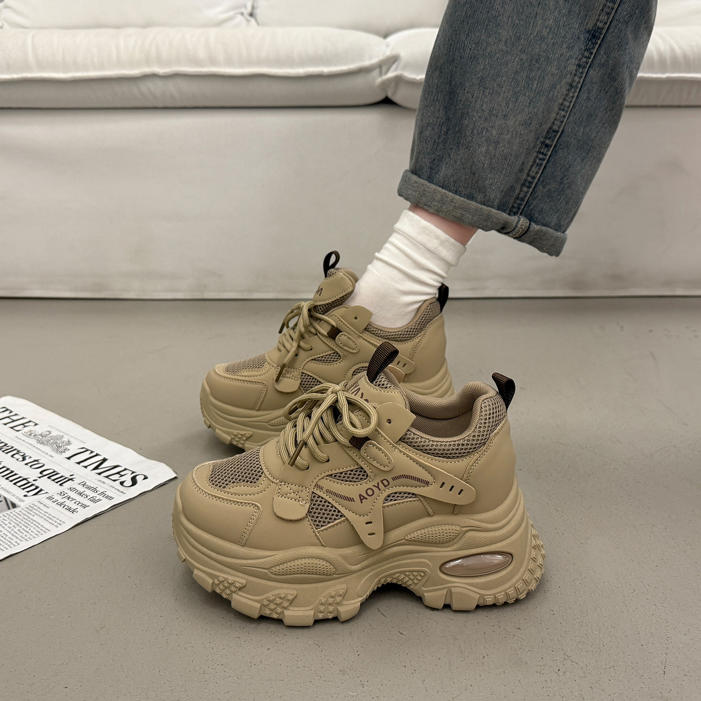 白色老爹鞋女秋冬季显脚小运动鞋