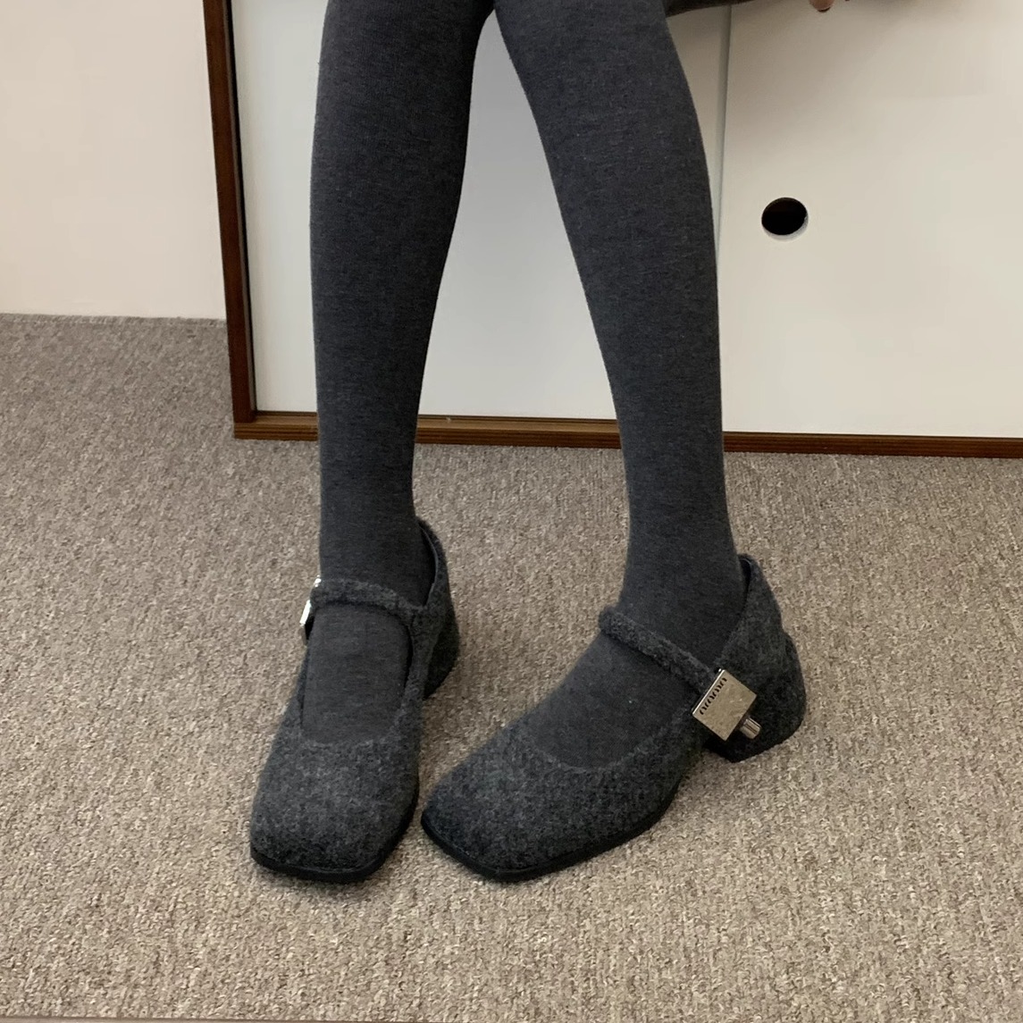 法式玛丽珍毛毛鞋女外穿2025秋季新款复古方头毛呢单鞋加绒高跟鞋