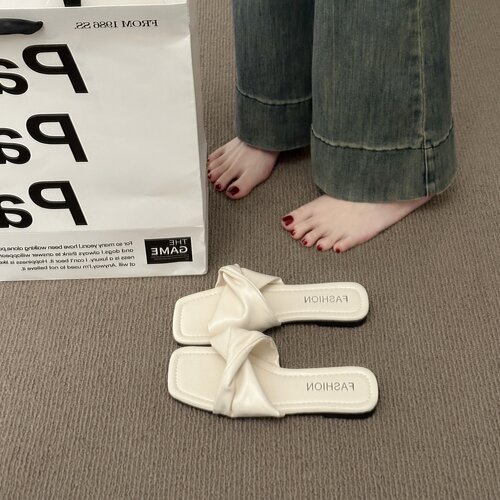 平底拖鞋女夏外穿2026年新款夏季鞋子高级感法式海边沙滩一字凉拖