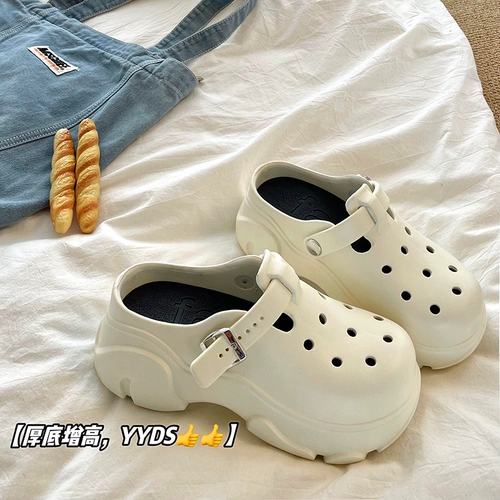 Летние тапочки в стиле Crocs, нескользящие пляжные черные босоножки на платформе, легко надевать, женский стиль, подходят для носки на улице, коллекция 2023 года, очень толстая массивная платформа, увеличивают рост