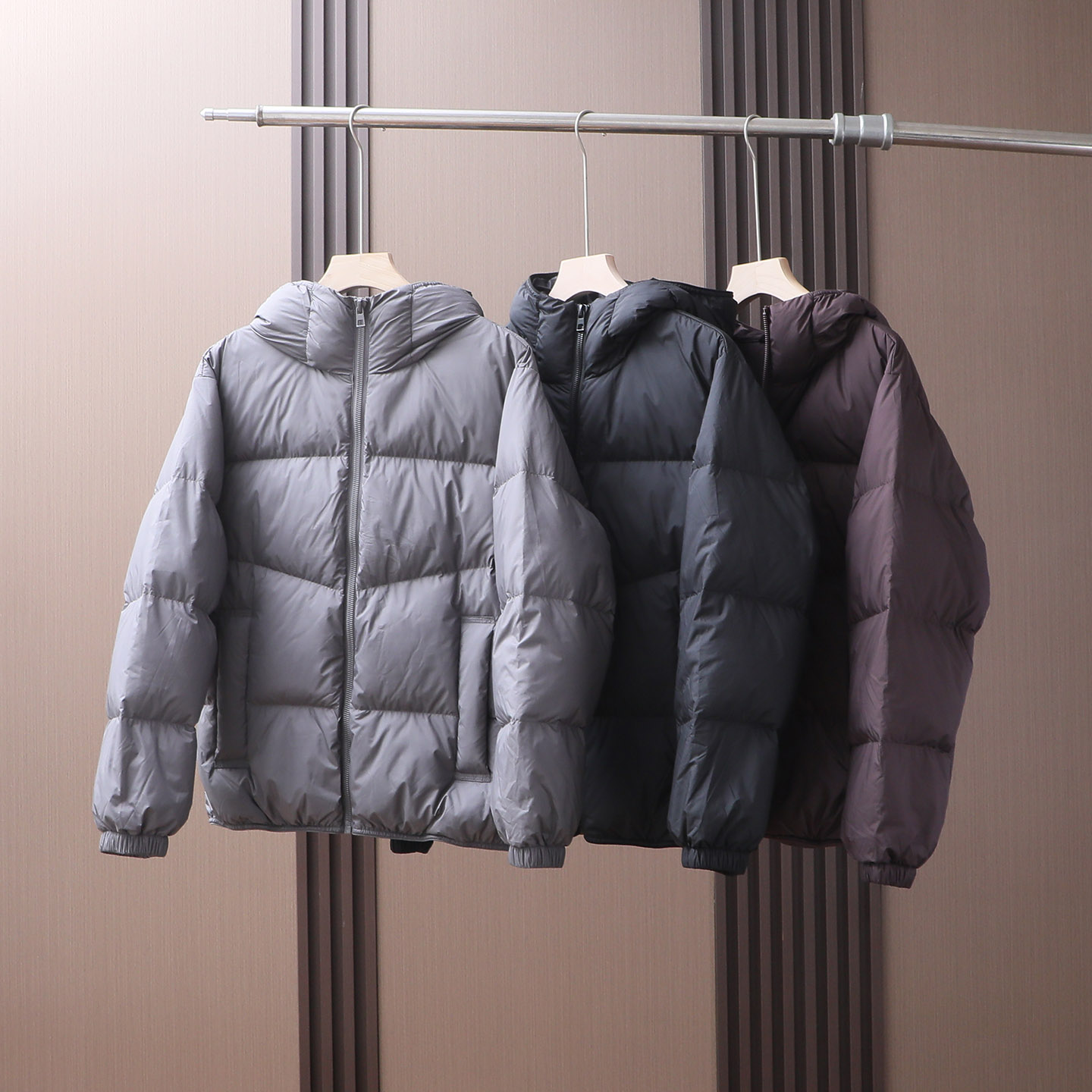 高蓬轻薄连帽保暖羽绒服