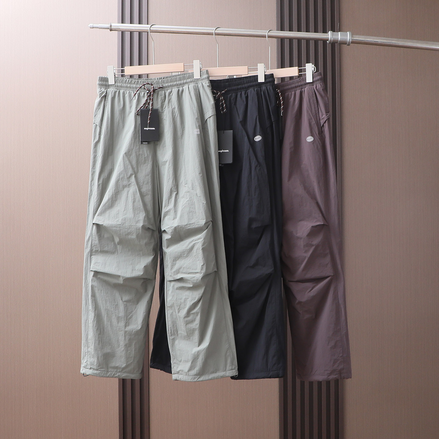 机能风户外阔腿伞兵裤男女情侣秋冬加绒加厚保暖防泼水登山冲锋裤