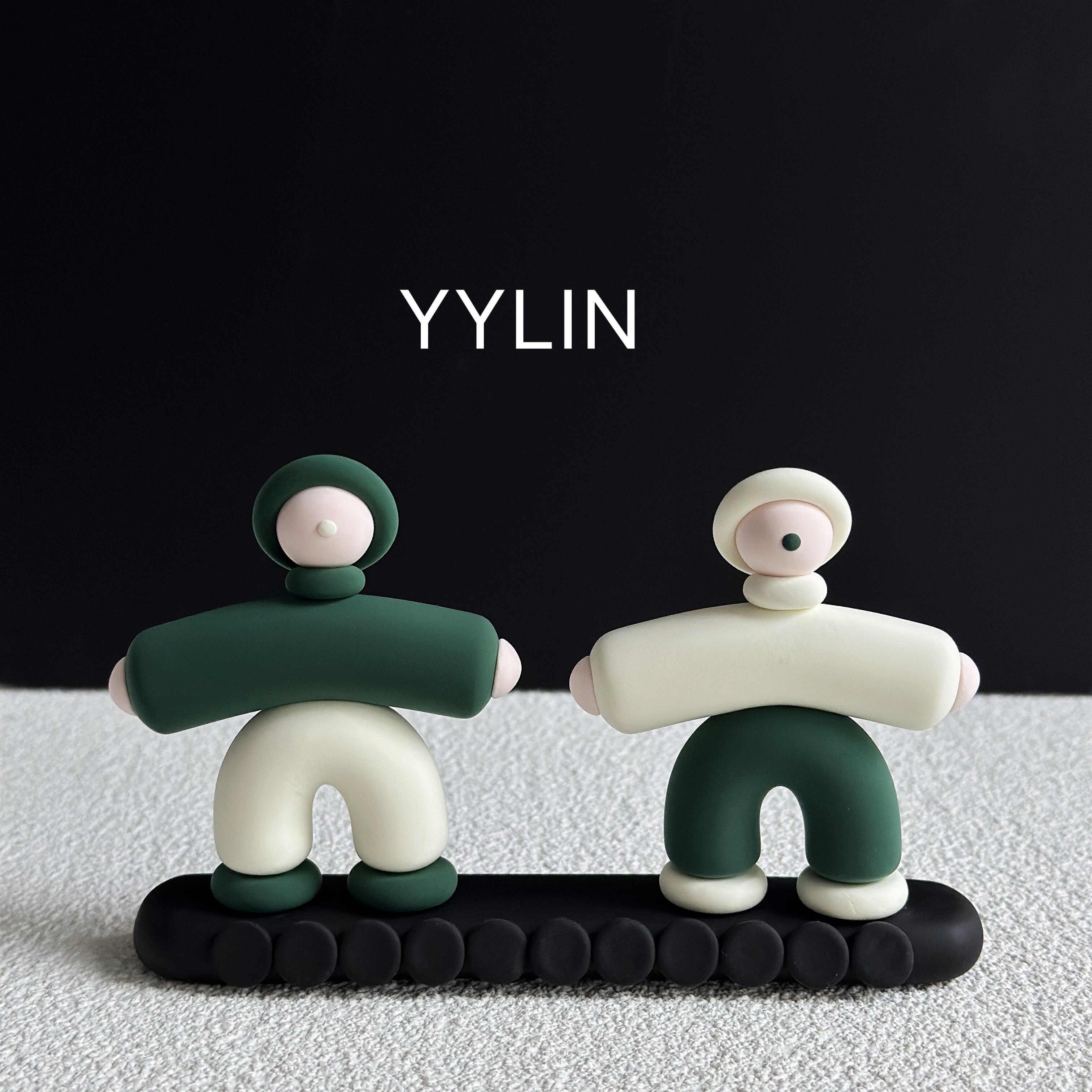 YYLIN&middot;粘土卡通墨绿米白色小人diy创意临时停车牌车载摆件