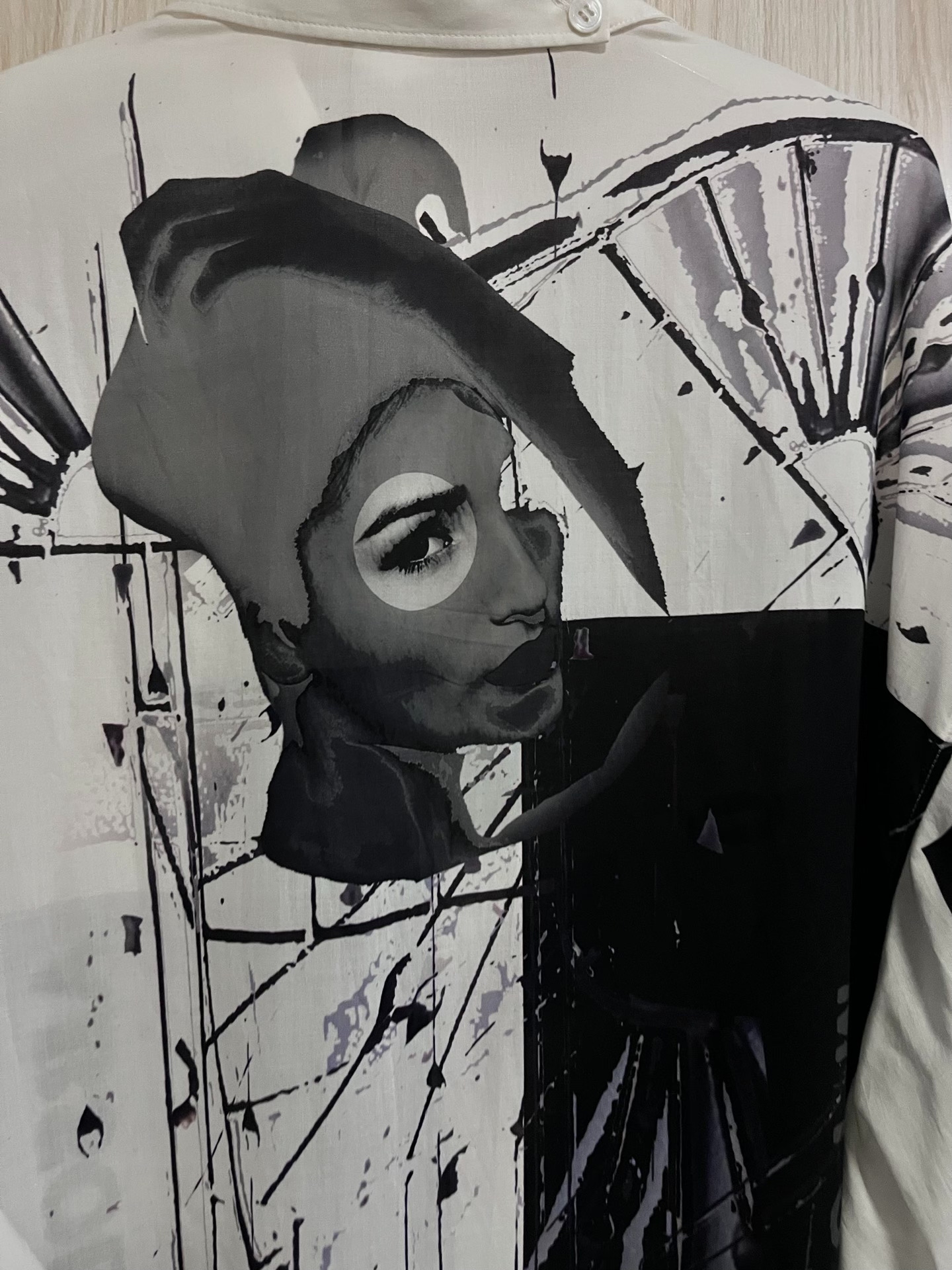 Yohji Yamamoto 25ss Portrait Print Shirt — back