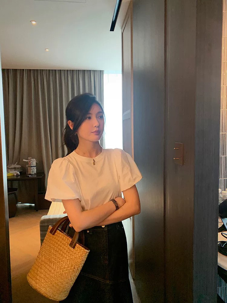 短袖t恤女夏季新款高级感泡泡袖灯笼袖法式独特别致绝美气质上衣