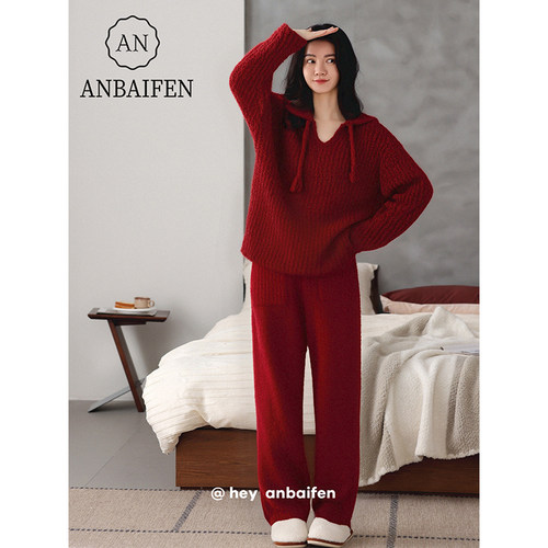 慵懒半边绒红色睡衣套装