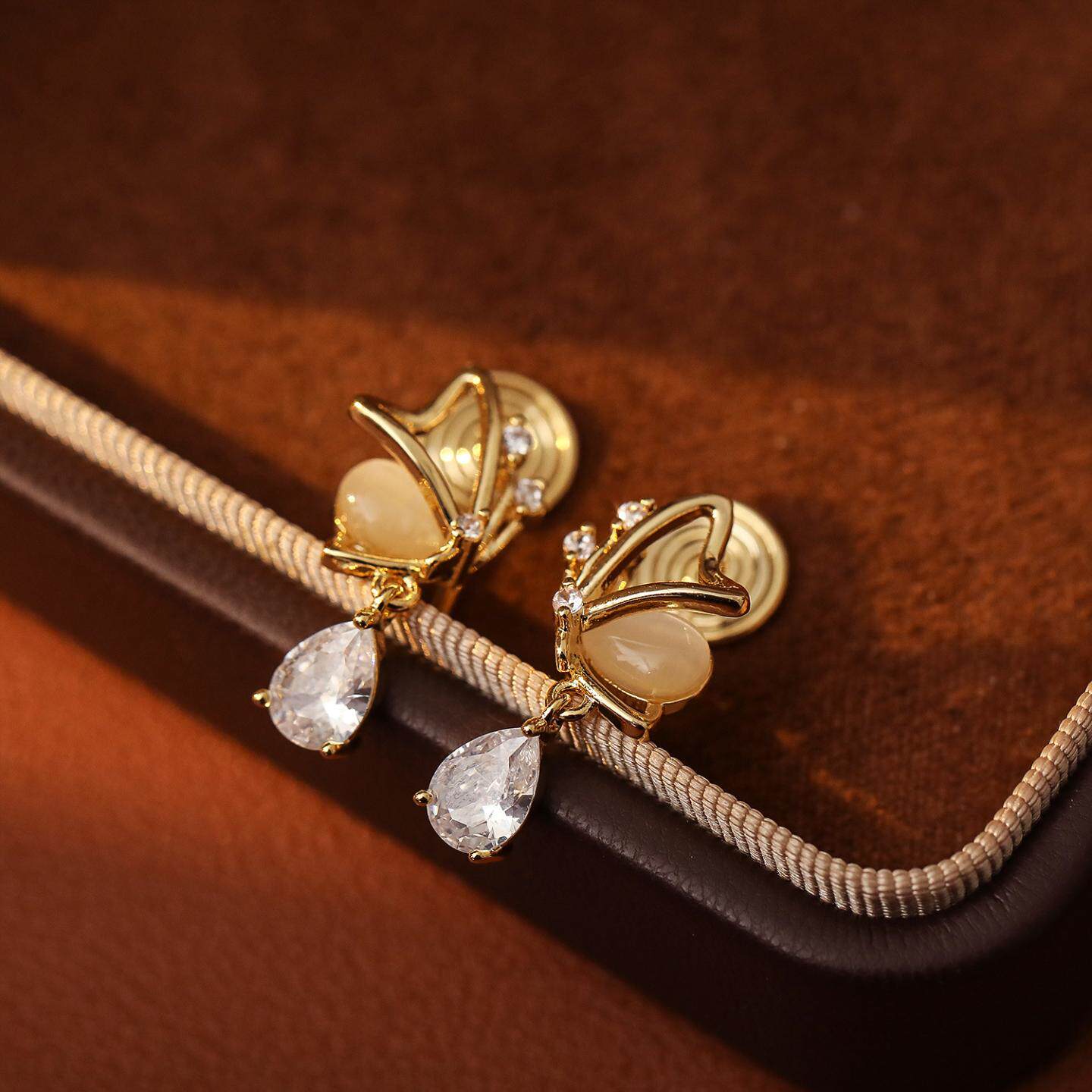 春夏流行立体蝴蝶猫眼石水滴锆石无耳洞耳环女高级感气质耳夹