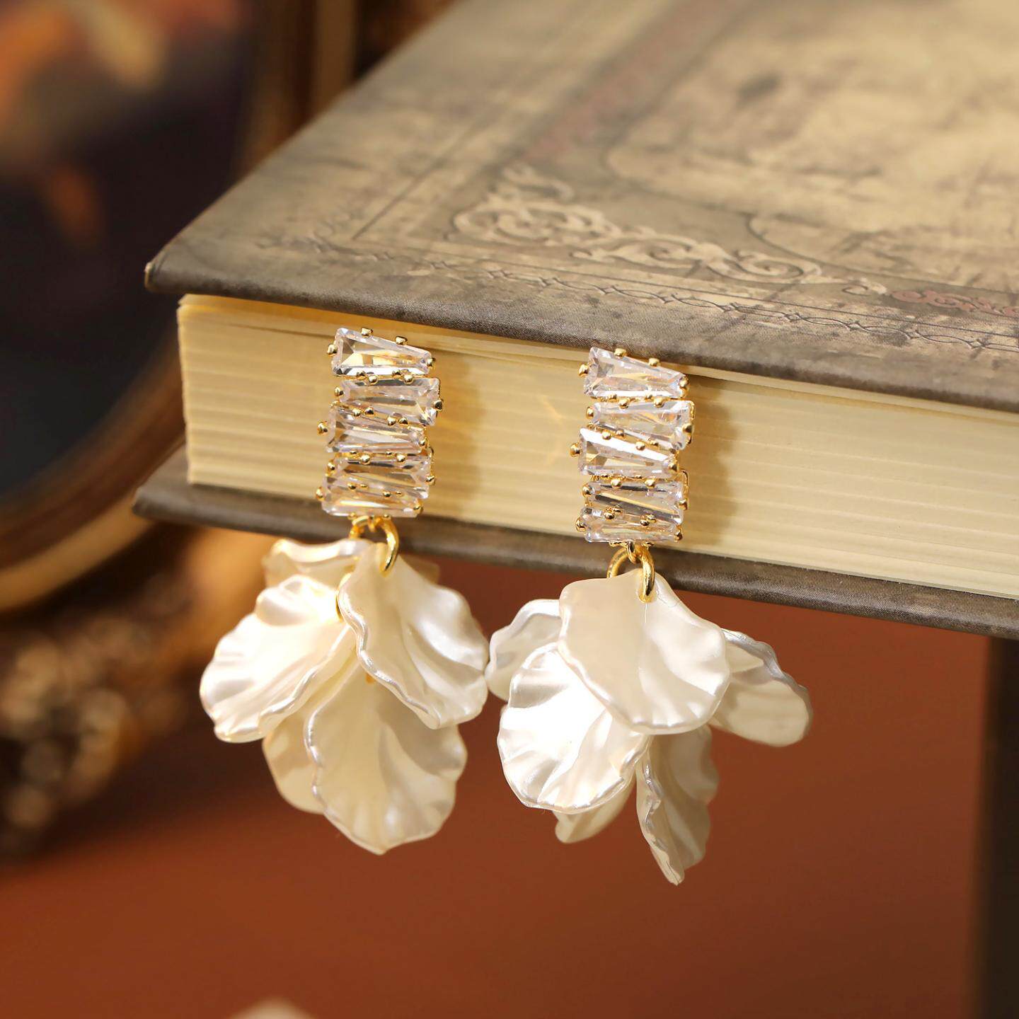 白色仿贝壳花朵流苏耳环简约甜美民族风耳钉春夏超仙气耳饰品