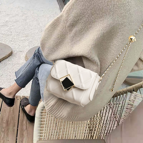 Небольшая сумка, сумка для телефона, небольшая летняя модная цепь, коллекция 2023, в стиле Шанель, на цепочке