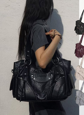 韩国IUGAMAKARAS姜涩琪同款机车包铆钉包大容量百搭通勤单肩斜挎