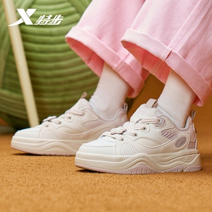特步正品女鞋2025冬季新款板鞋平底鞋女款休闲鞋运动鞋革面厚底鞋