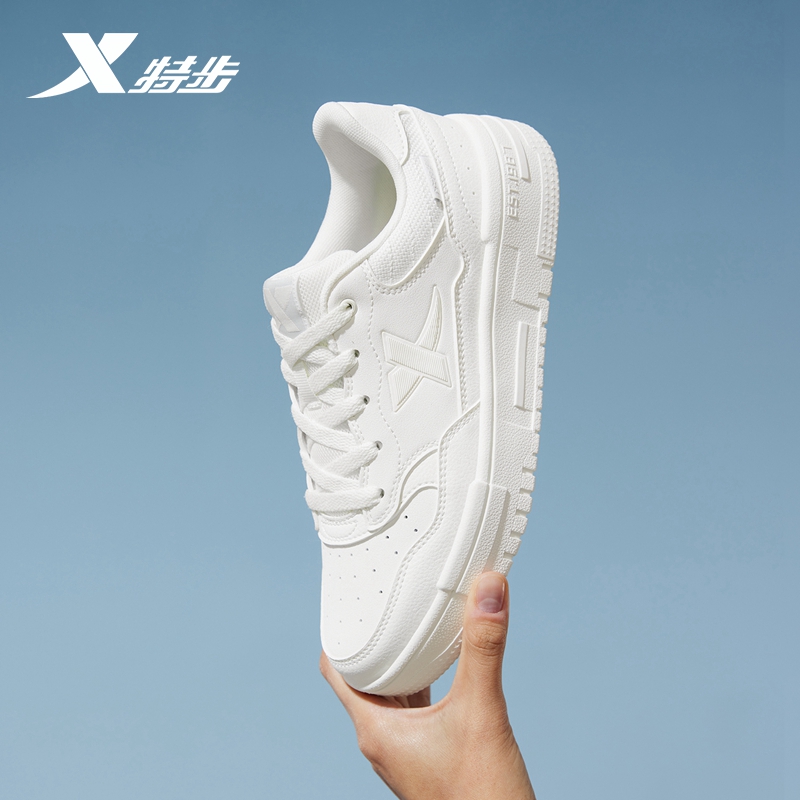 特步情侣款板鞋2025秋冬百搭运动鞋空军一号厚底小白鞋学生潮鞋男